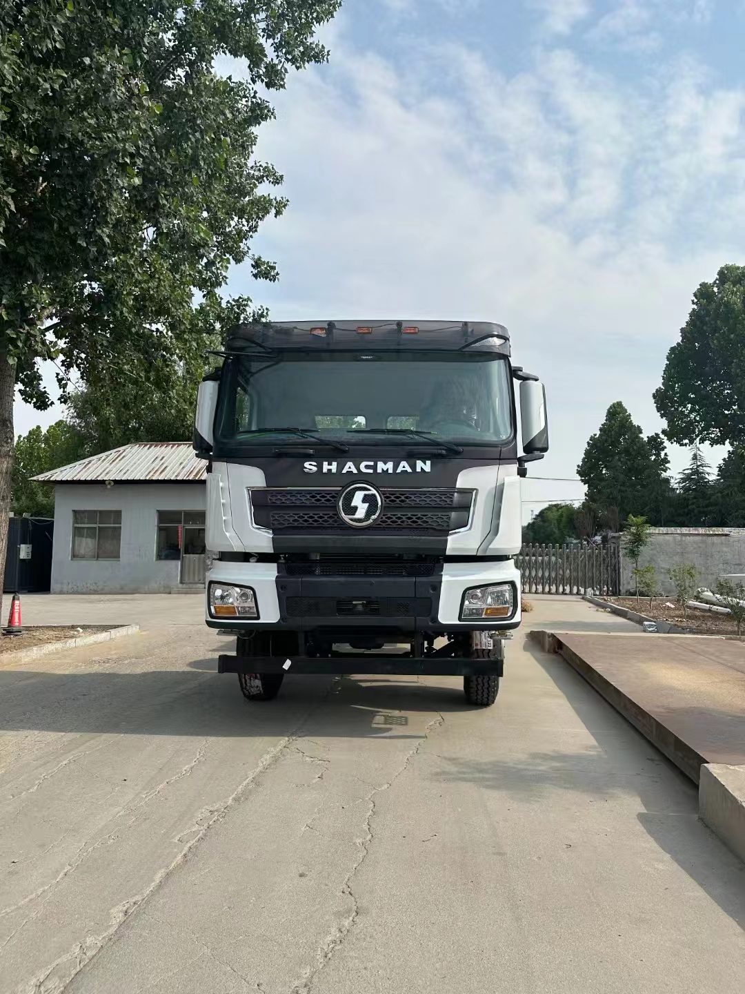 Mengeksport kereta baru ke rumah anda Shaanxi Automobile Delonghi X3000-8x4 National V, Jambatan Keluli, Transmisi Manual, Kotak Besar boleh disesuaikan, model paling 🔥 🔥 di Asia Tengah dan Rusia